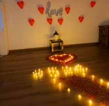 decorations Dreamy Rose Petals and Love Surprise Decor